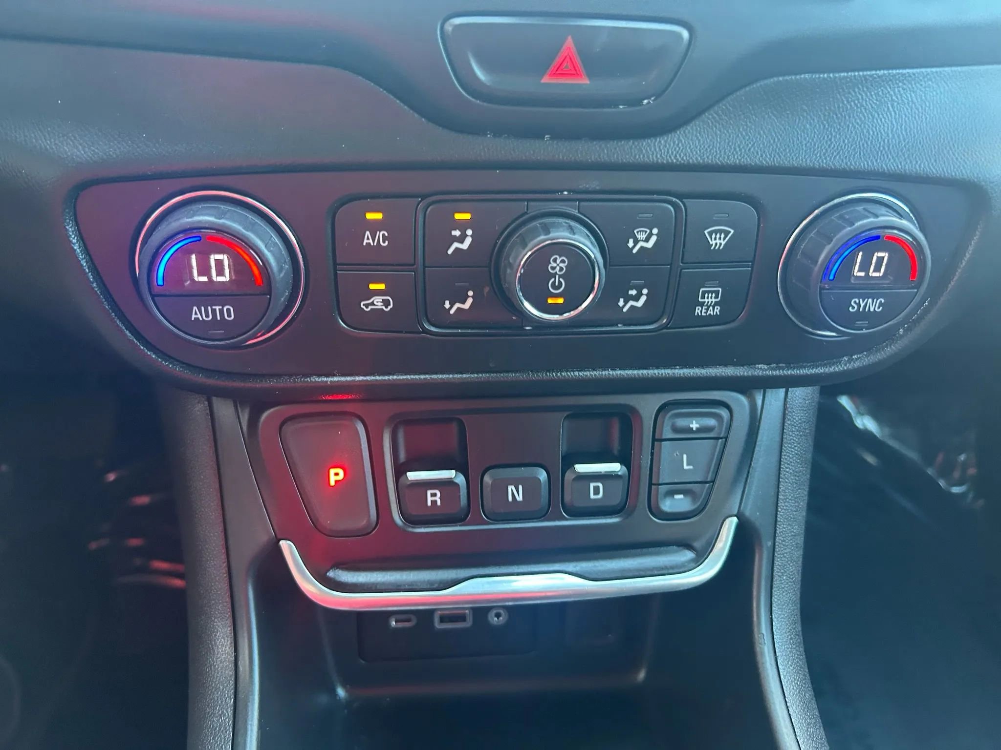 Used 2021 GMC Terrain SLE w/ Driver Convenience Package image 10