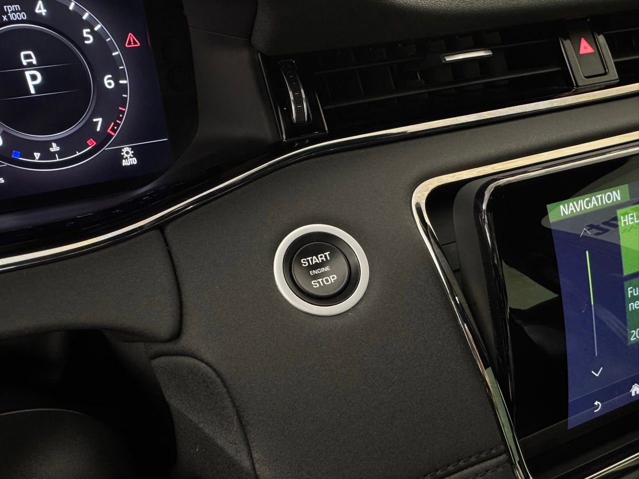 Used 2020 Land Rover Range Rover Evoque R-Dynamic SE image 21