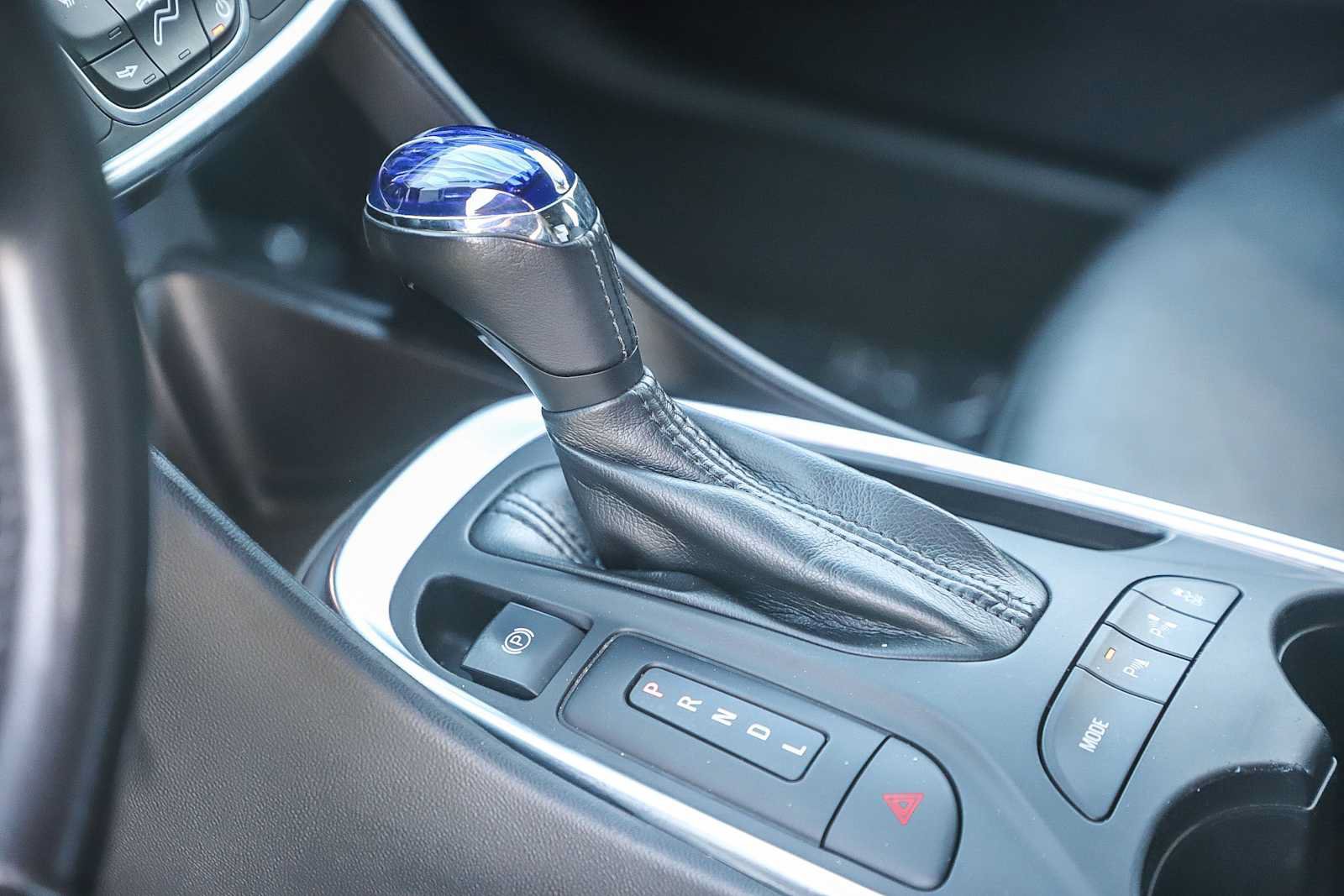 Used 2018 Chevrolet Volt Premier w/ Driver Confidence Package FWD image 19