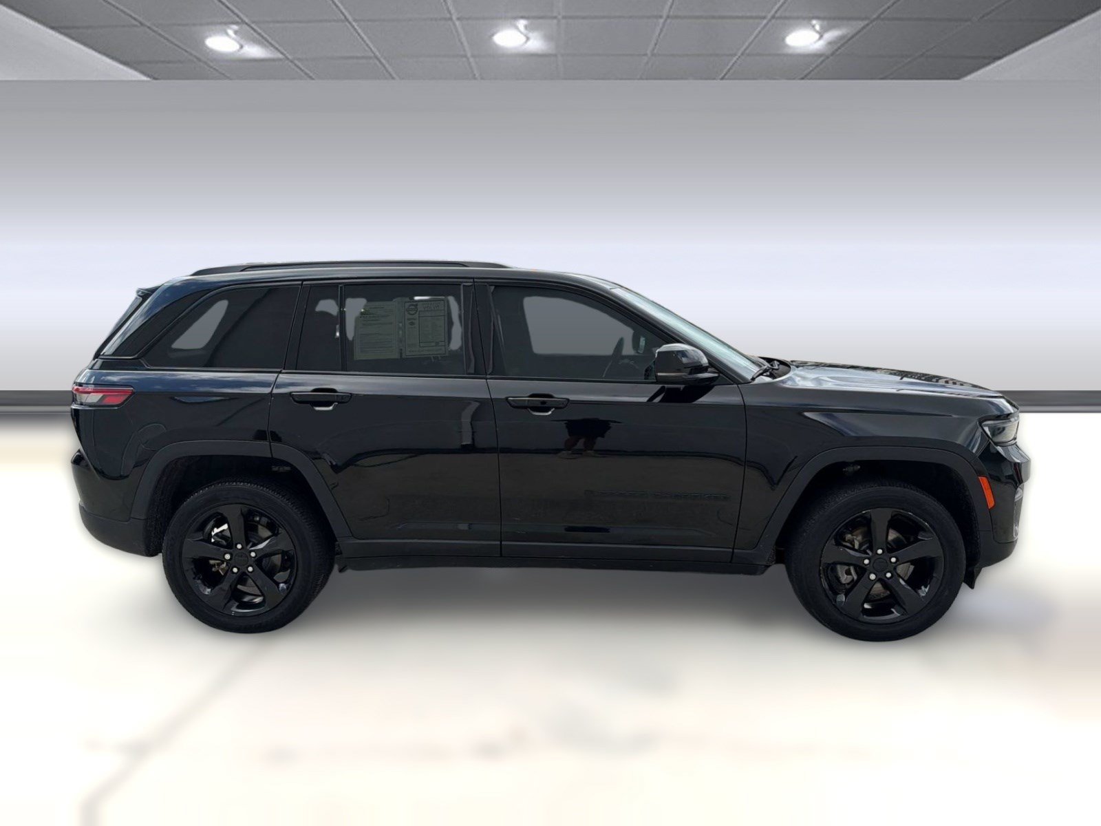 Used 2023 Jeep Grand Cherokee Altitude AWD/4WD image 8