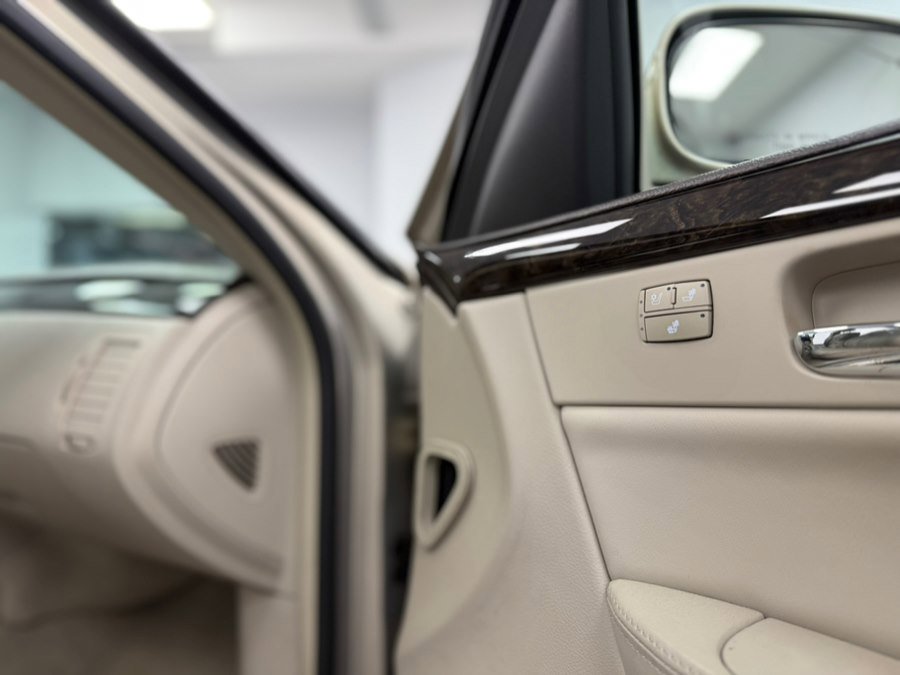 Used 2008 Cadillac DTS w/ Sun And Sound Package image 52