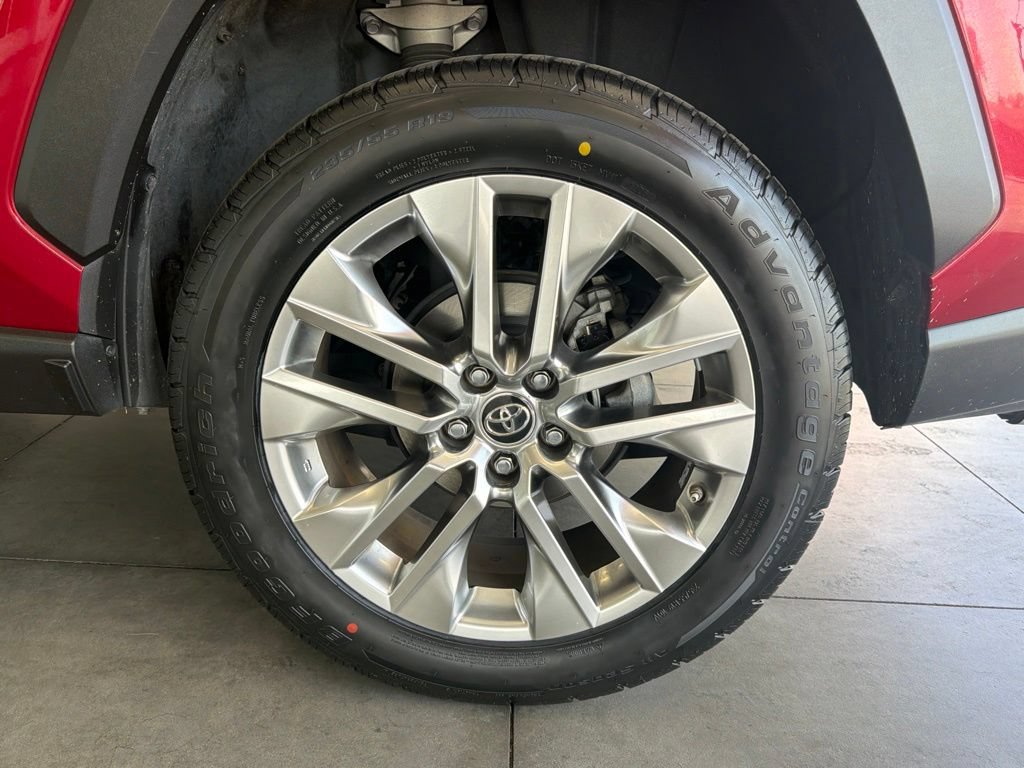Certified 2019 Toyota RAV4 Limited w/ Carpet Mat Package FWD image 16