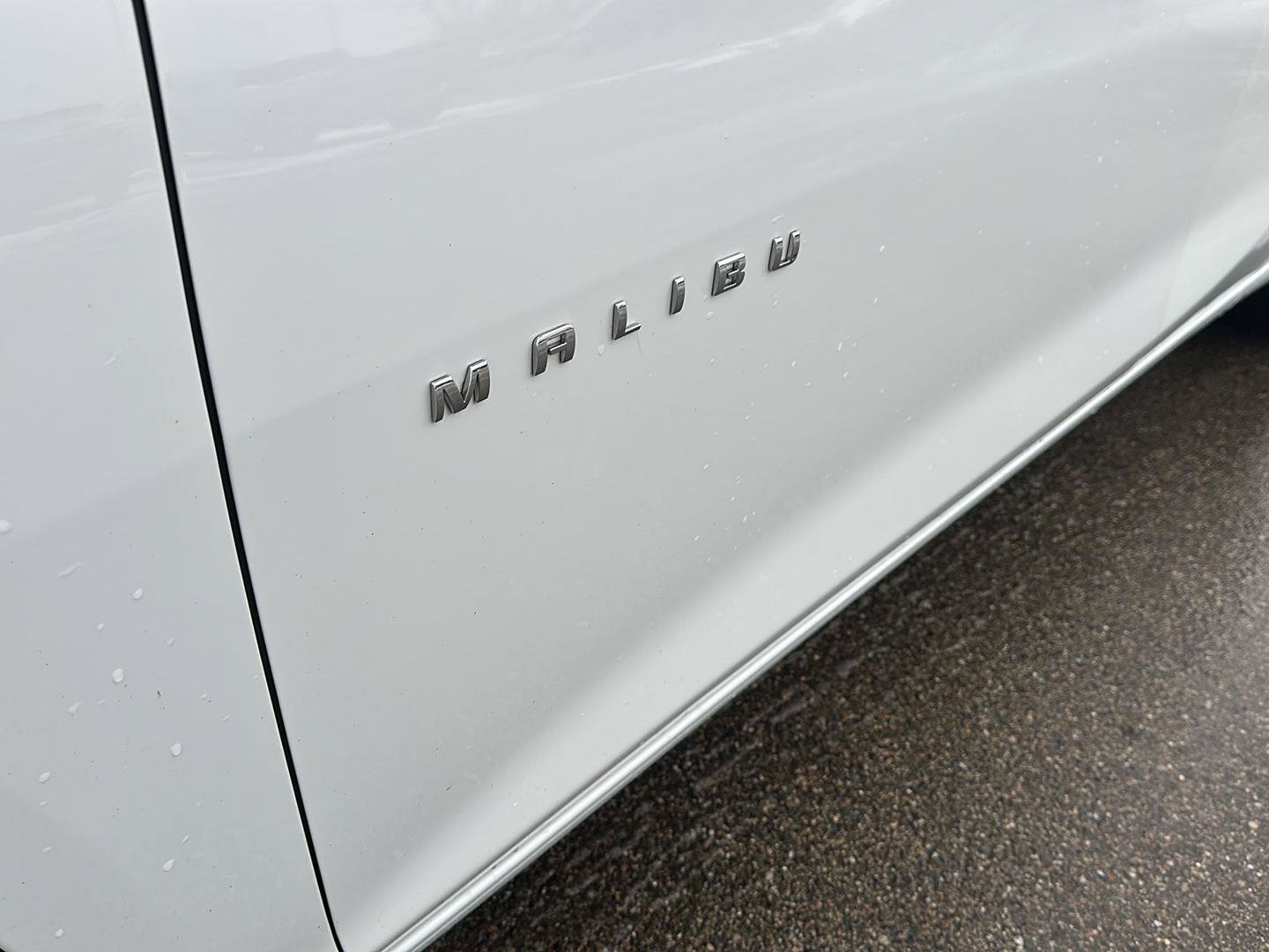 Used 2023 Chevrolet Malibu LT image 3