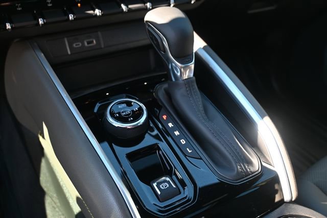 Used 2024 Chevrolet Colorado ZR2 w/ ZR2 Convenience Package III image 24