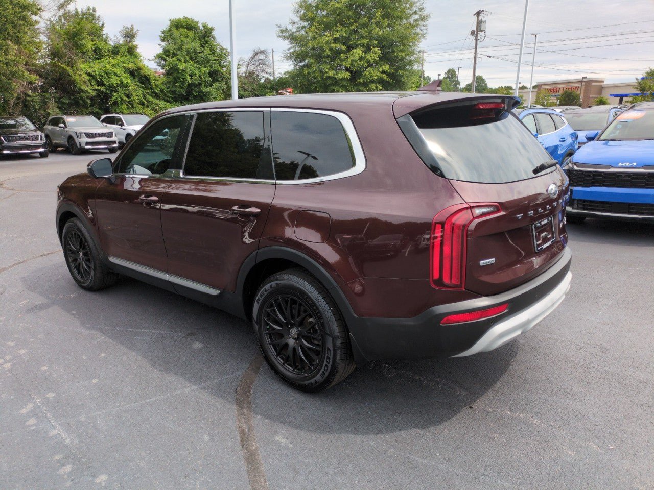 Used 2020 Kia Telluride LX AWD/4WD image 5