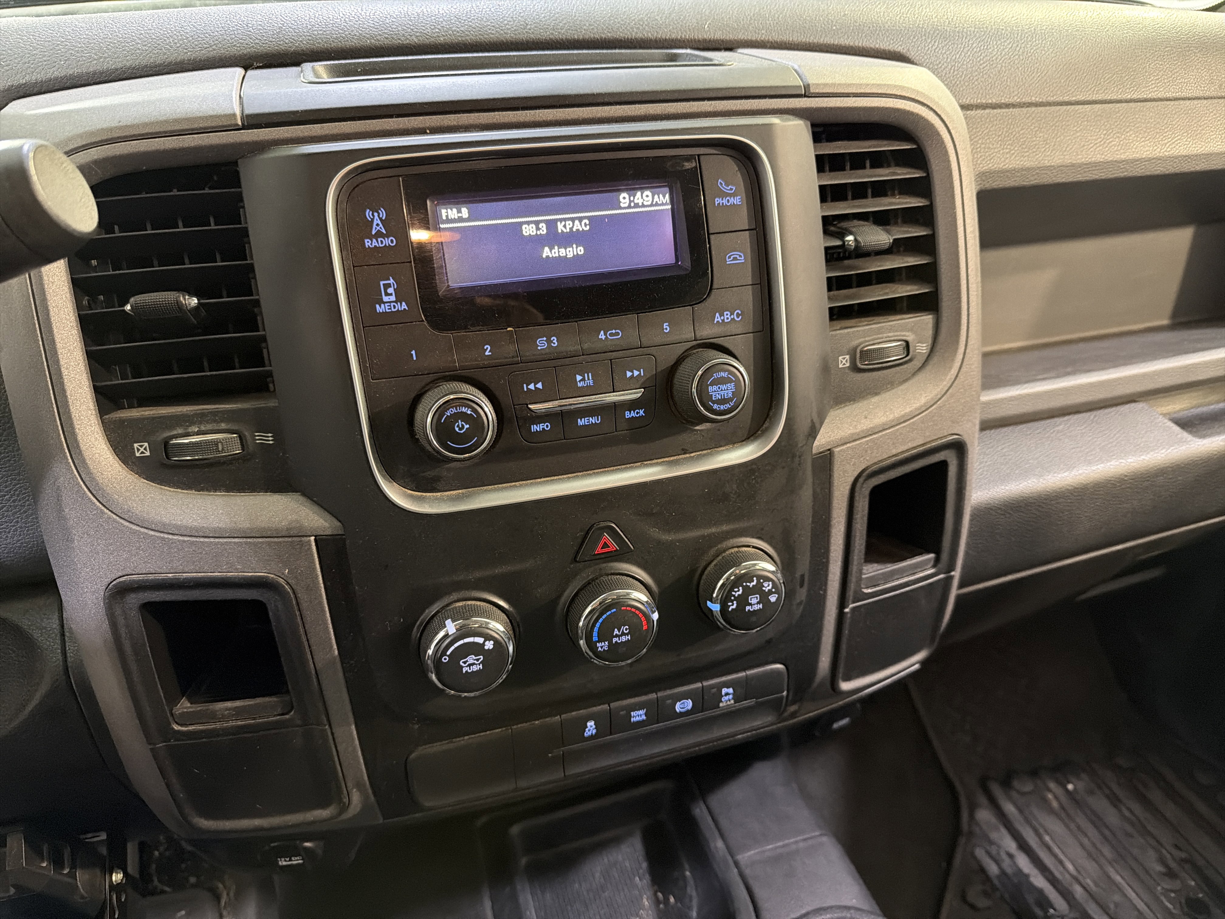 Used 2018 RAM 2500 Tradesman w/ Chrome Appearance Group AWD/4WD image 17