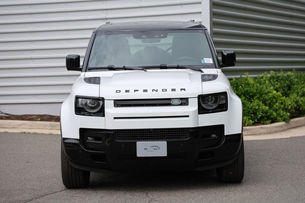 Used 2025 Land Rover Defender 110 X-Dynamic SE AWD/4WD image 5