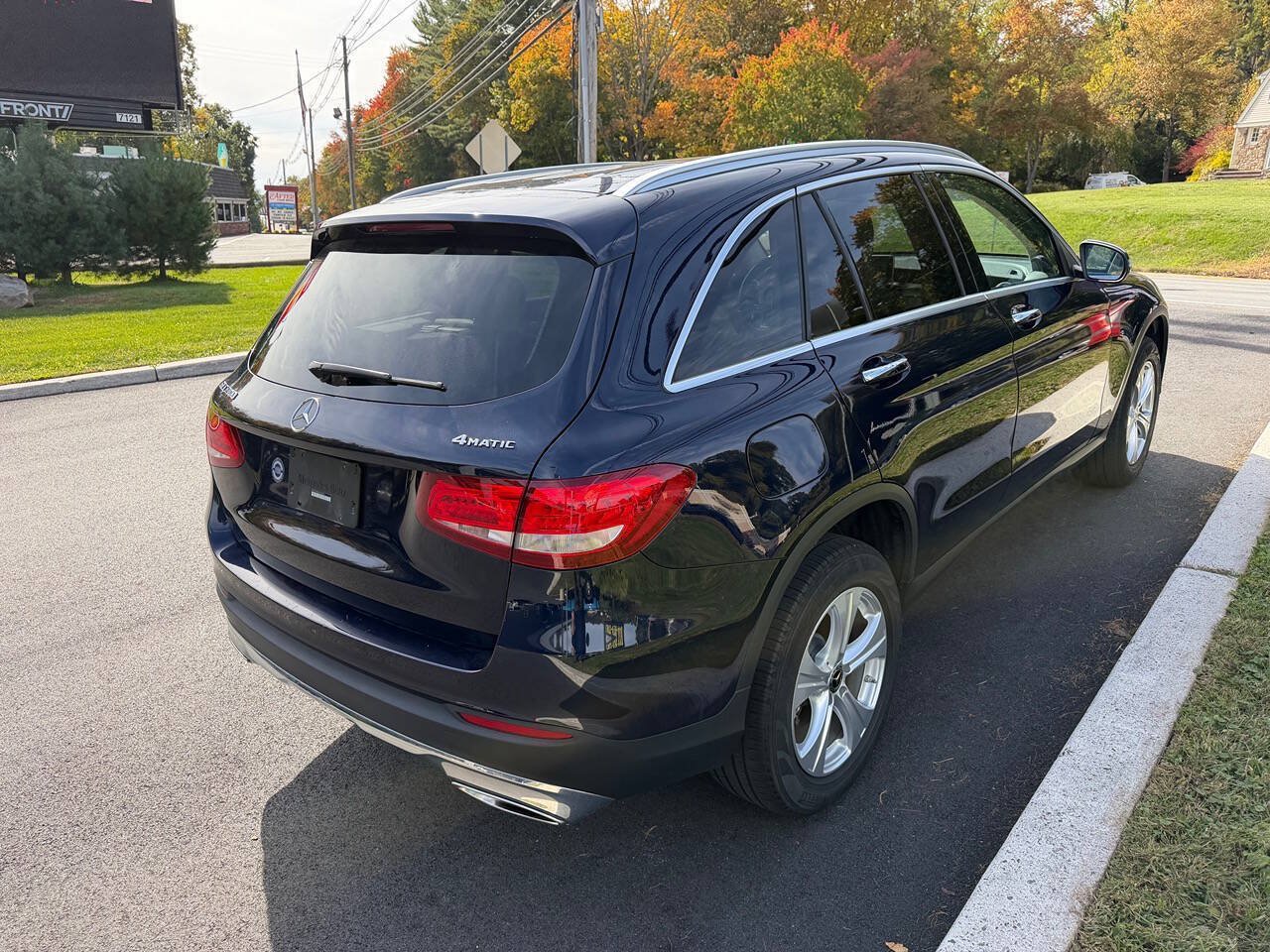 Used 2018 Mercedes-Benz GLC 300 4MATIC image 5
