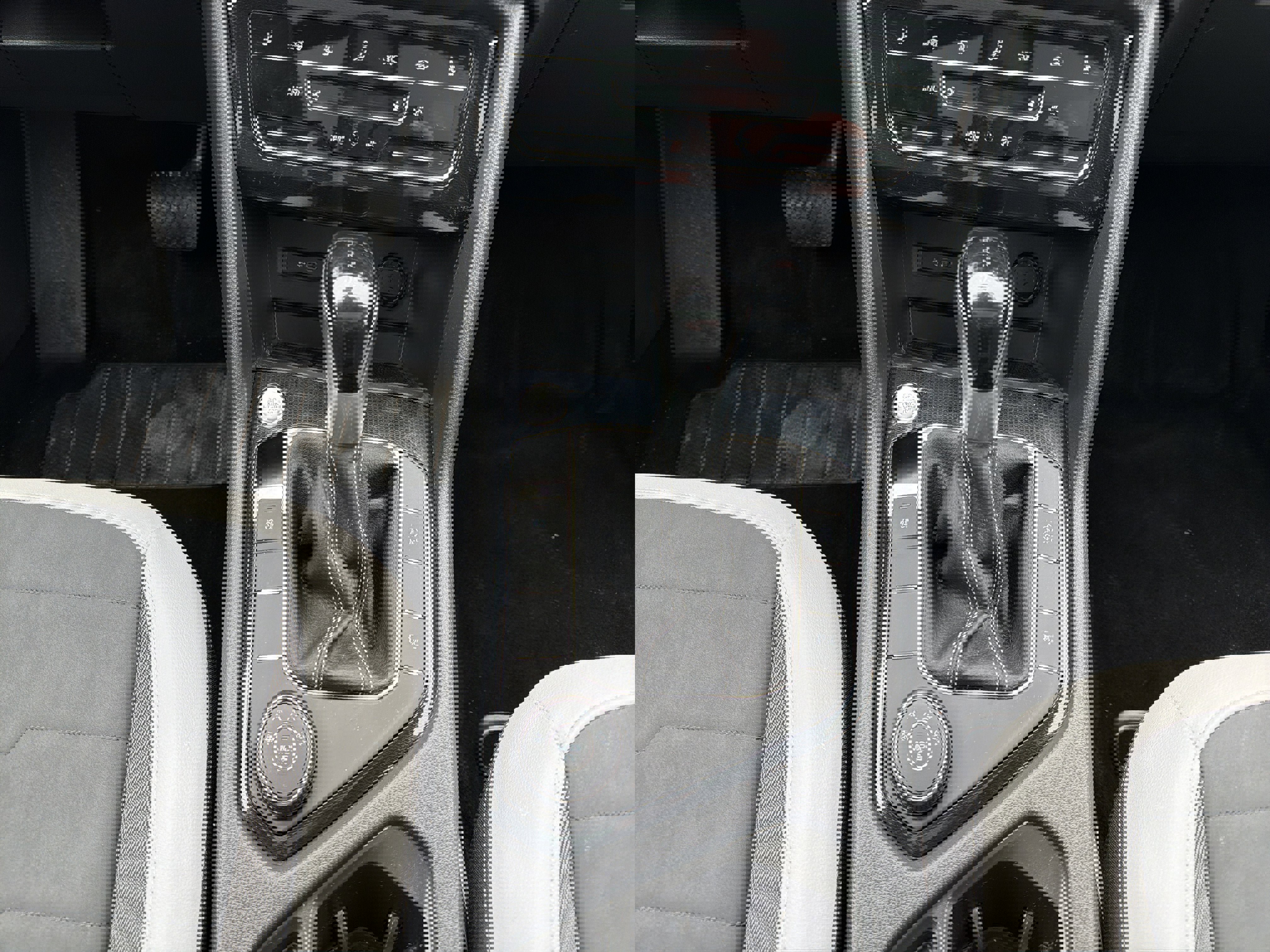 Used 2025 Volkswagen Taos SE w/ Panoramic Sunroof Package AWD/4WD image 20