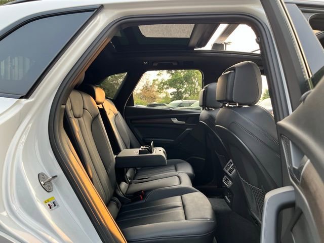 Used 2024 Audi Q5 e Prestige w/ Prestige Package image 23