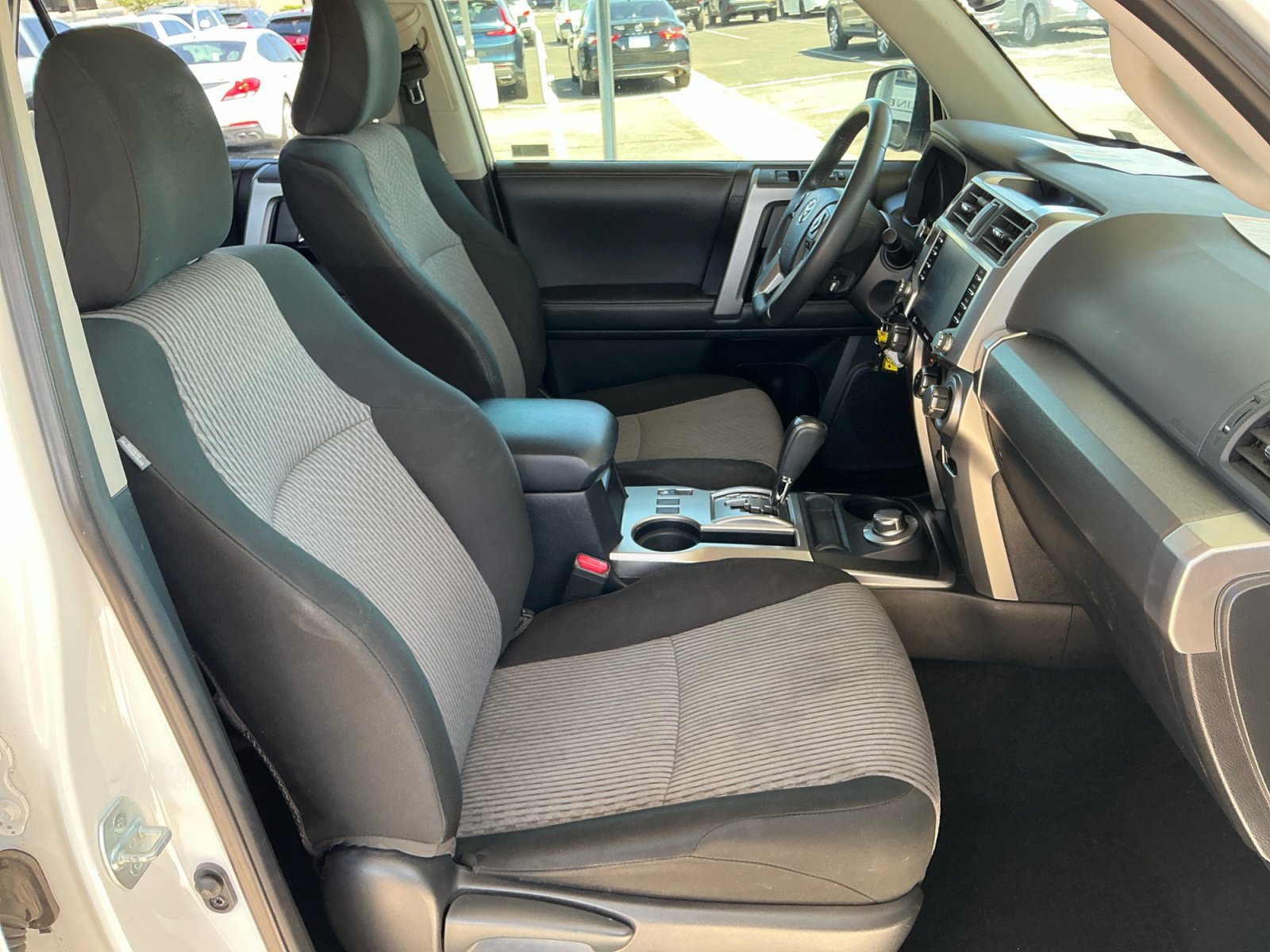 Used 2020 Toyota 4Runner SR5 AWD/4WD image 19