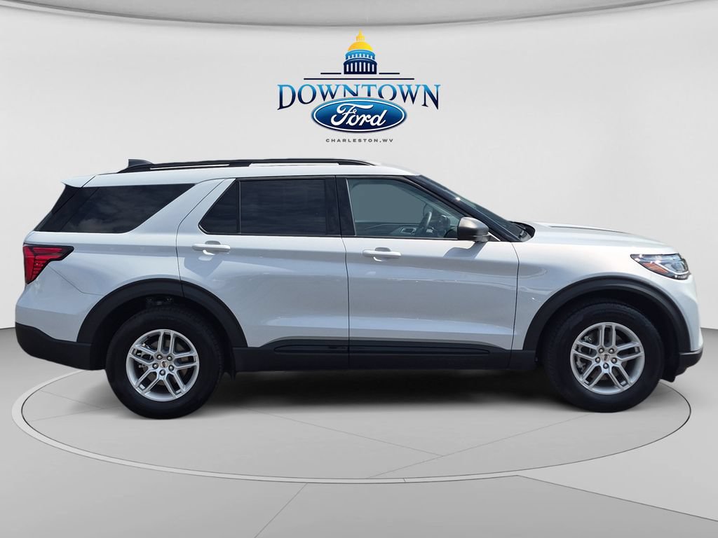 Used 2026 Ford Explorer Active AWD/4WD image 2