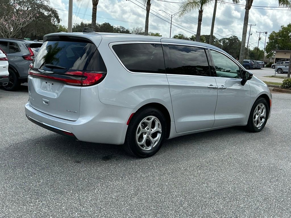 Used 2024 Chrysler Pacifica Limited image 7