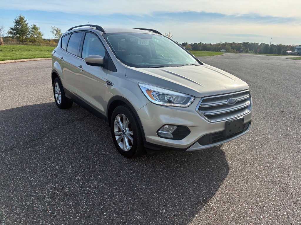 Used 2017 Ford Escape SE w/ Equipment Group 201A FWD image 2