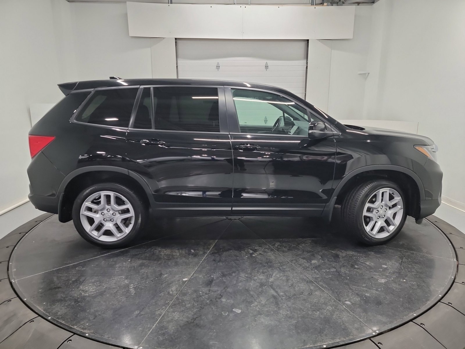 Certified 2025 Honda Passport EX-L image 11