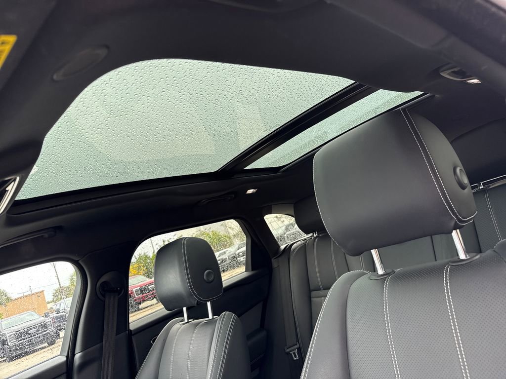 Used 2023 Land Rover Range Rover Velar R-Dynamic S image 7