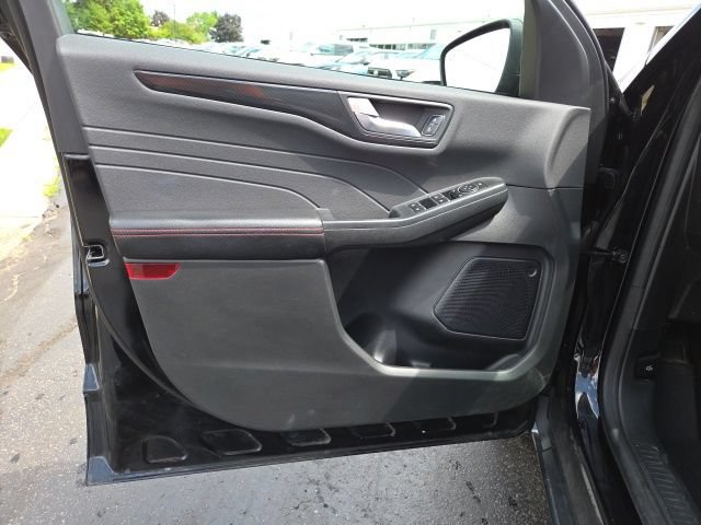 Used 2023 Ford Escape ST-Line w/ Tech Pack #1 AWD/4WD image 13