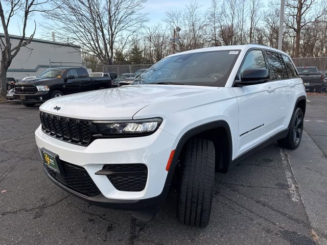 Certified 2022 Jeep Grand Cherokee Altitude image 3