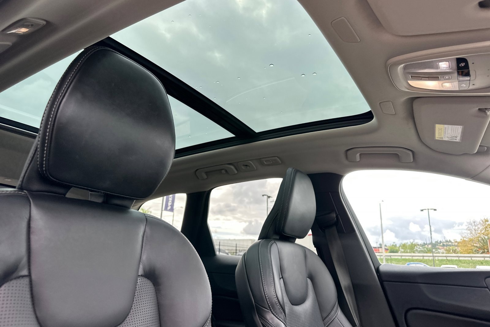 Used 2023 Volvo XC60 B5 Ultimate w/ Climate Package image 18