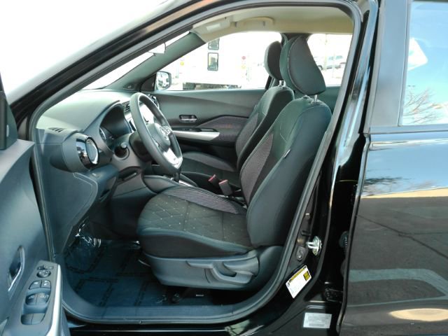 Used 2018 Nissan Kicks SV image 14