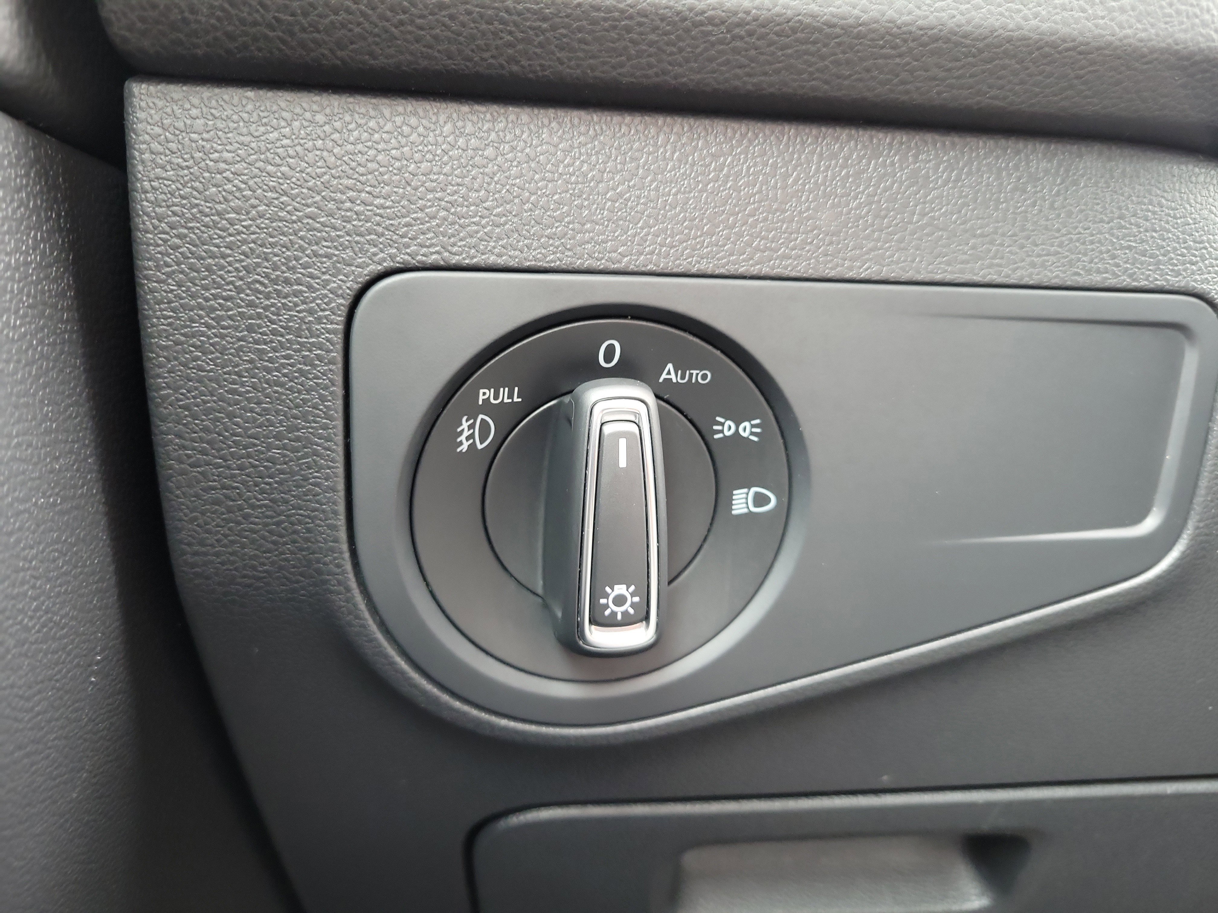 Used 2019 Volkswagen Tiguan SEL Premium image 26