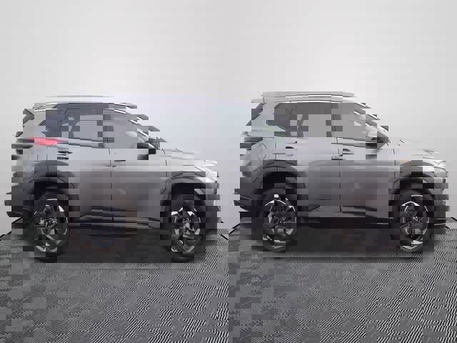 Used 2024 Nissan Rogue SV image 4