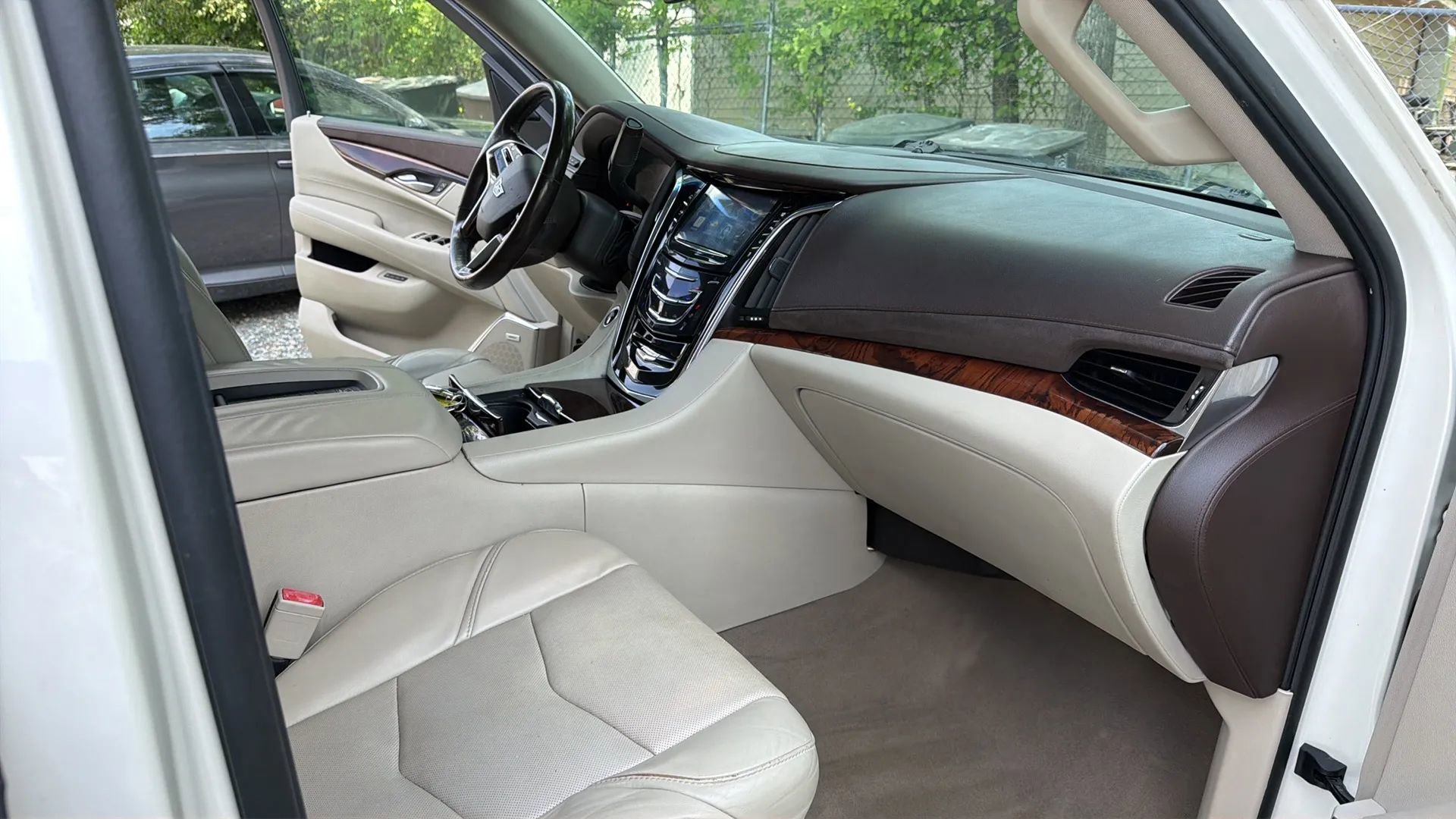 Used 2015 Cadillac Escalade ESV Luxury AWD/4WD image 42