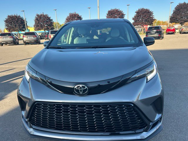 Used 2026 Toyota Sienna XSE AWD/4WD image 2