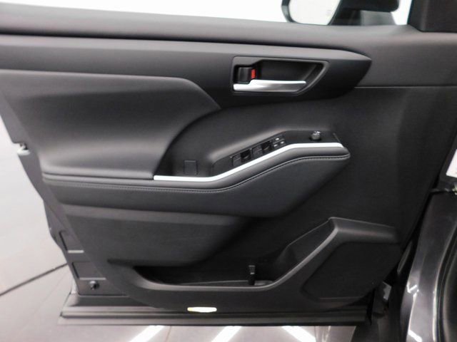 Used 2025 Toyota Highlander XLE image 24