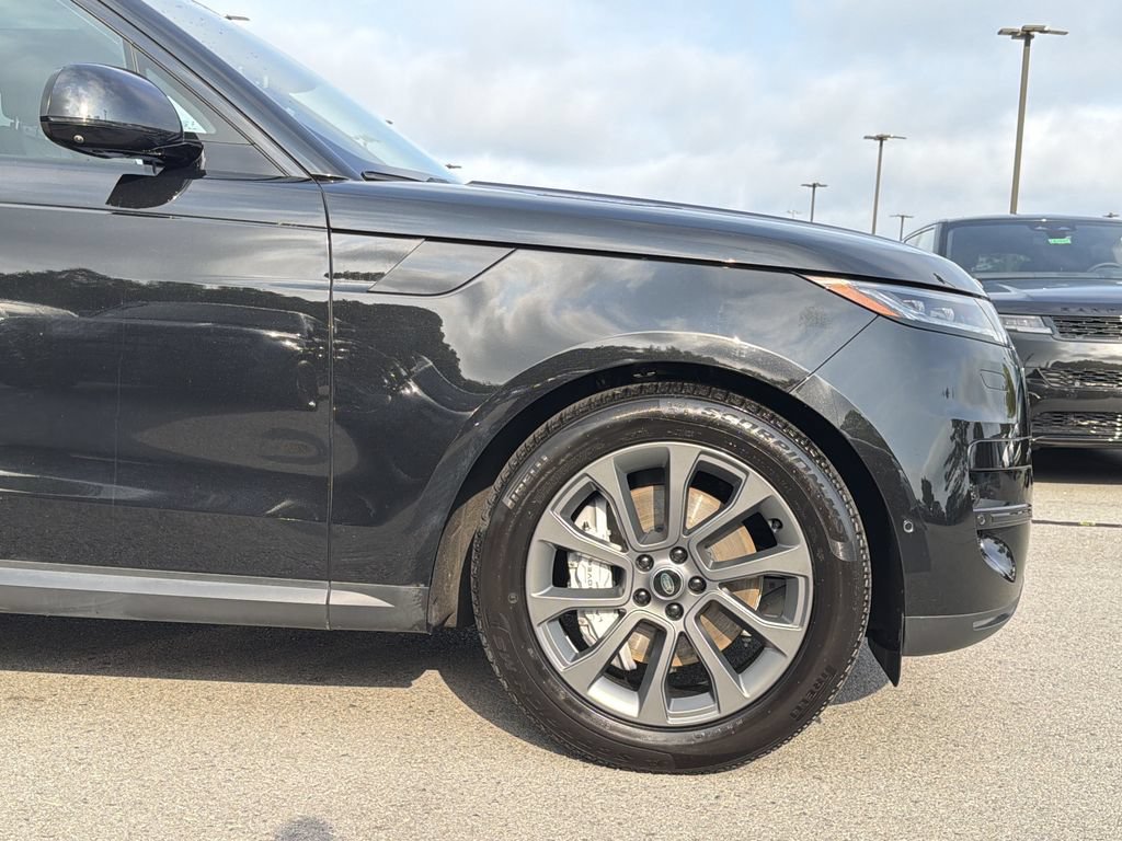 Used 2025 Land Rover Range Rover Sport AWD/4WD image 9