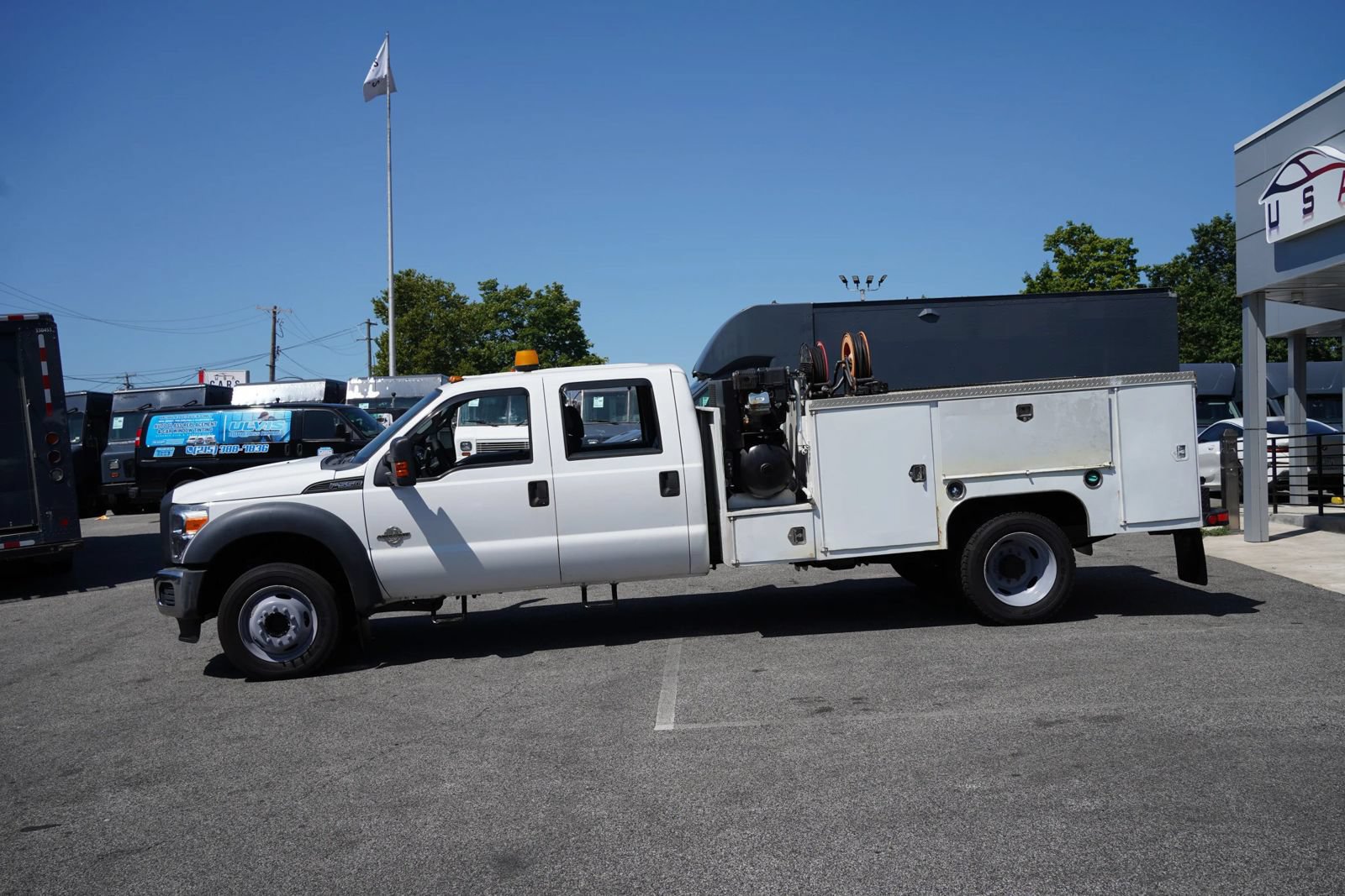 Used 2013 Ford F550 4x4 Crew Cab Super Duty w/ Payload Upgrade Pkg image 4
