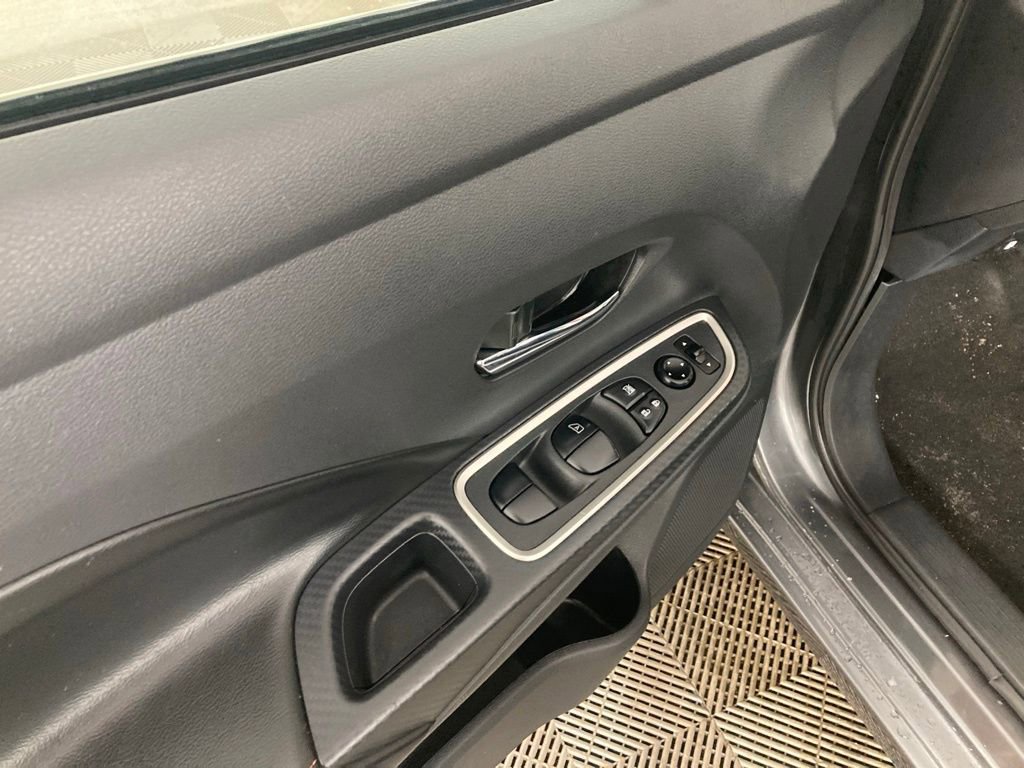 Used 2022 Nissan Versa SR w/ Trunk Package image 12