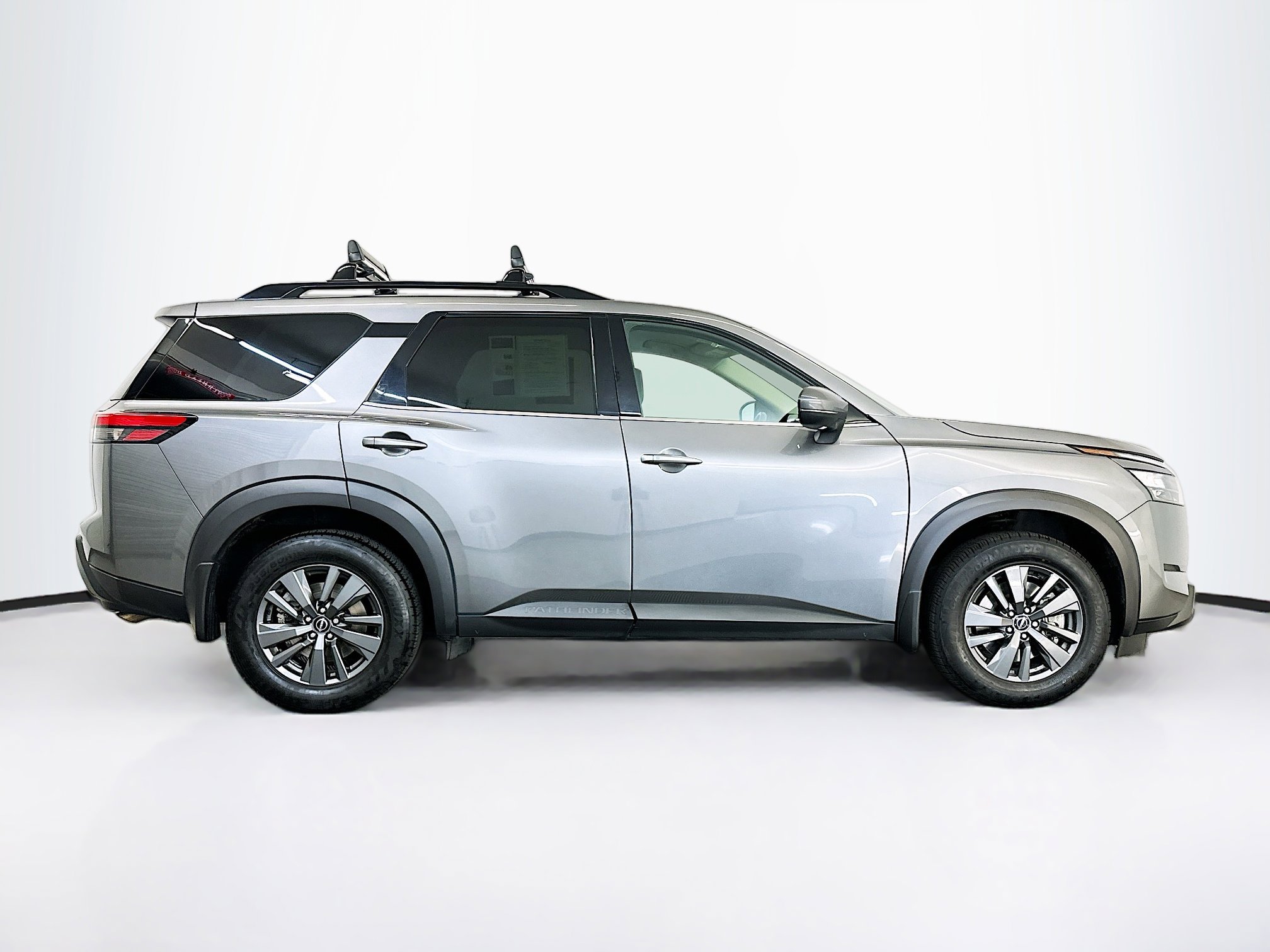 Used 2023 Nissan Pathfinder SV image 10