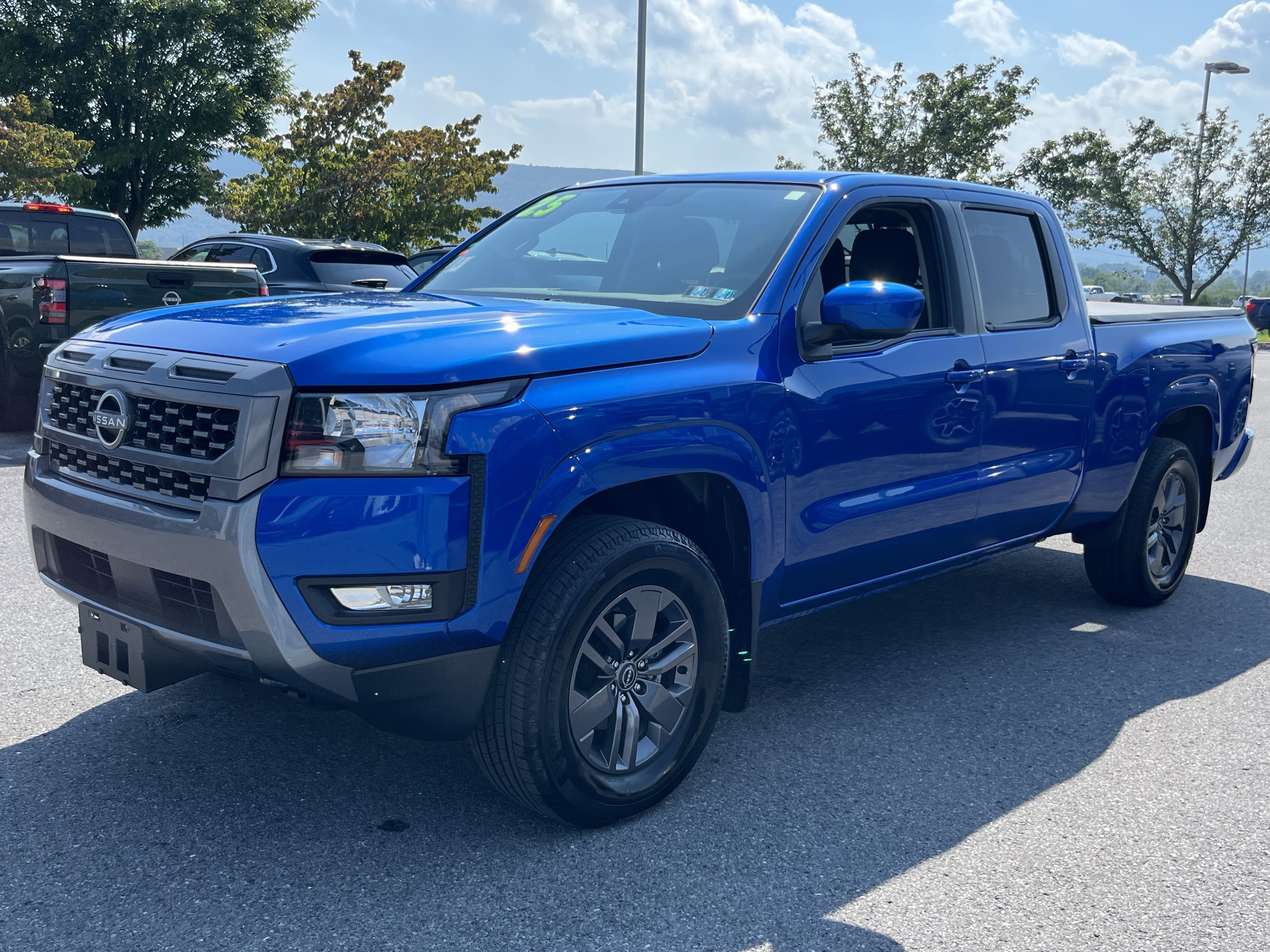 Used 2025 Nissan Frontier SV w/ SV Convenience Package AWD/4WD image 9