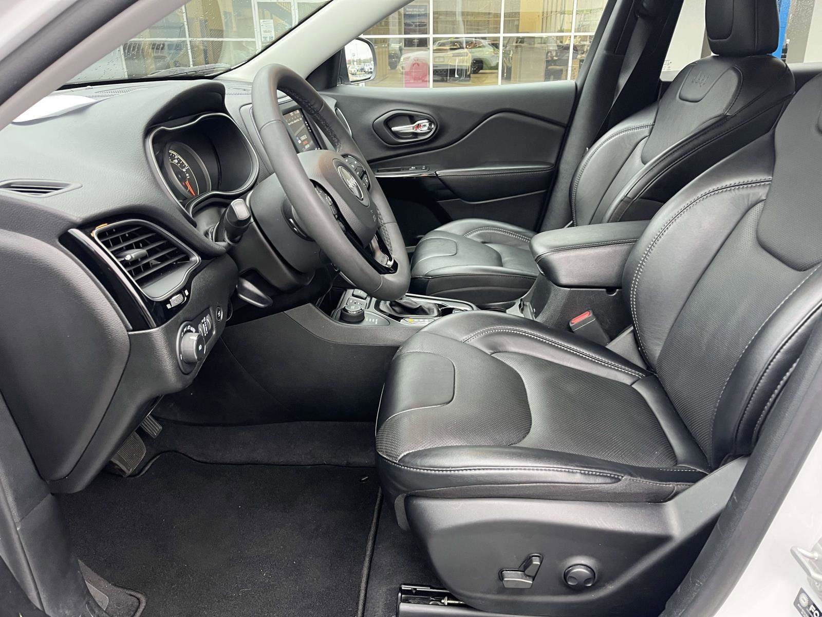 Used 2023 Jeep Cherokee Altitude Lux image 8