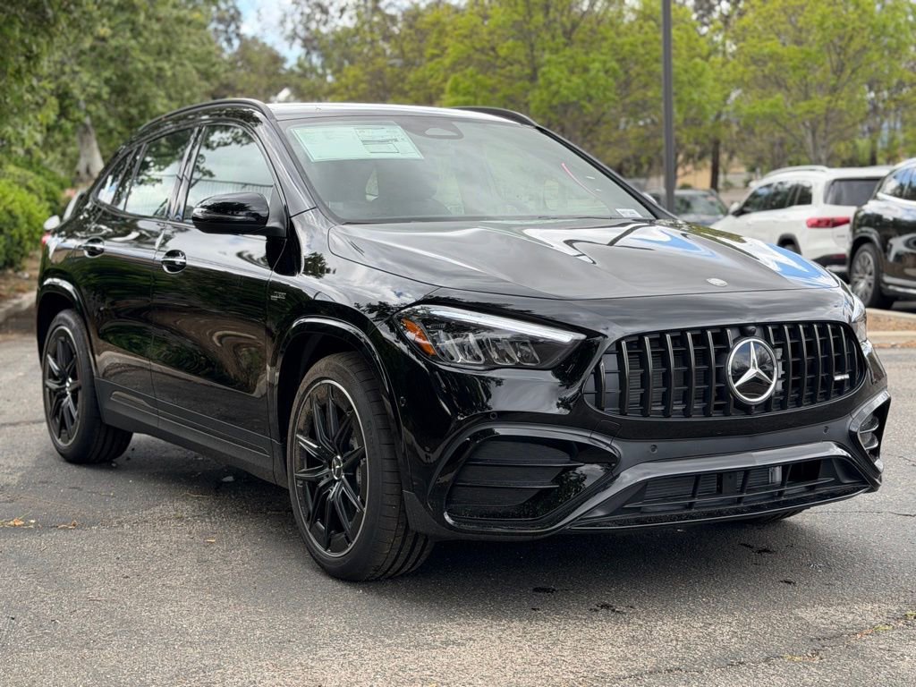 New 2026 Mercedes-Benz GLA 35 AMG 4MATIC image 6