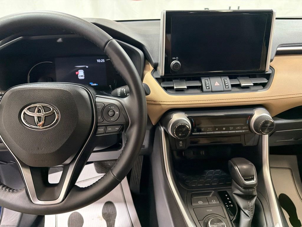 Used 2025 Toyota RAV4 XLE Premium AWD/4WD image 25