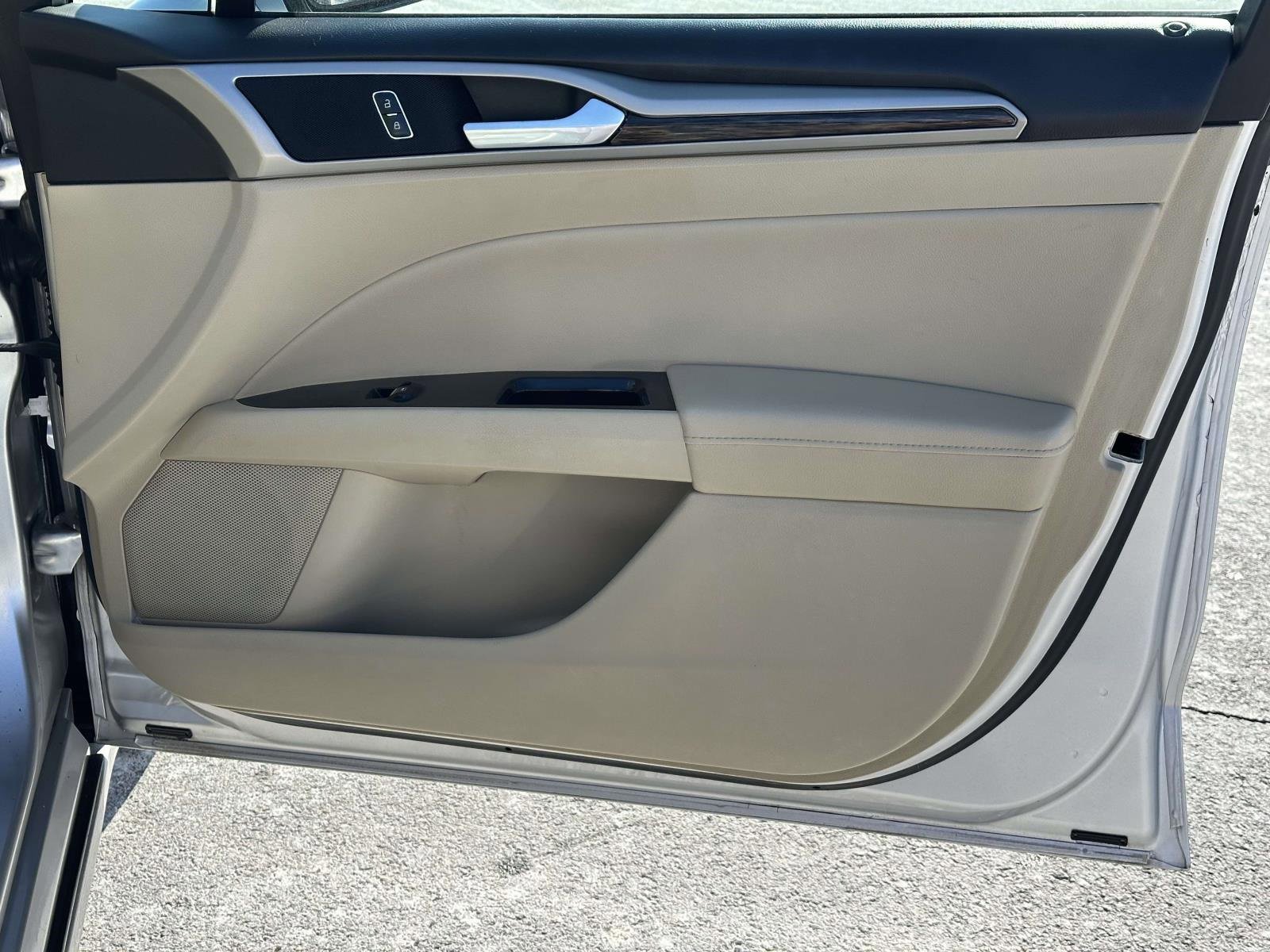 Used 2013 Ford Fusion SE image 25