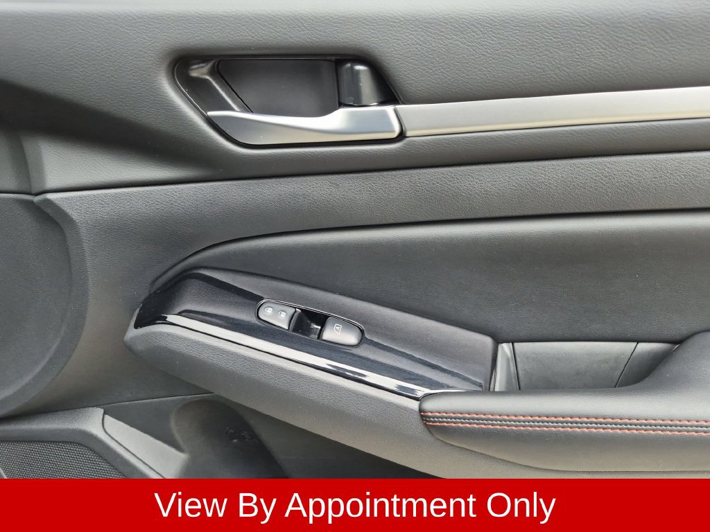 Used 2025 Nissan Altima 2.5 SR FWD image 32