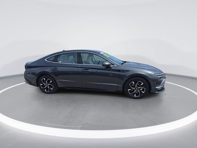 Certified 2025 Hyundai Sonata SEL AWD/4WD image 9