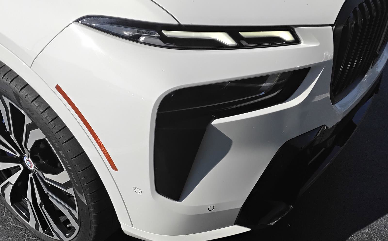 Used 2023 BMW X7 M60i w/ Executive Package image 8