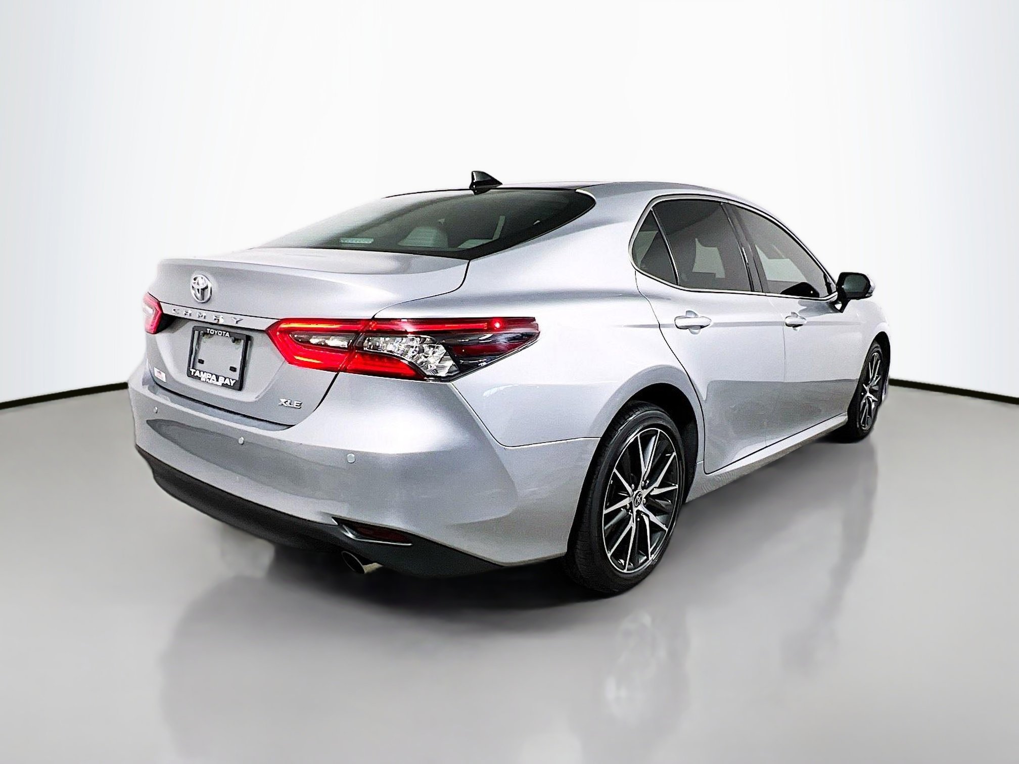Used 2024 Toyota Camry XLE w/ Navigation Package image 4