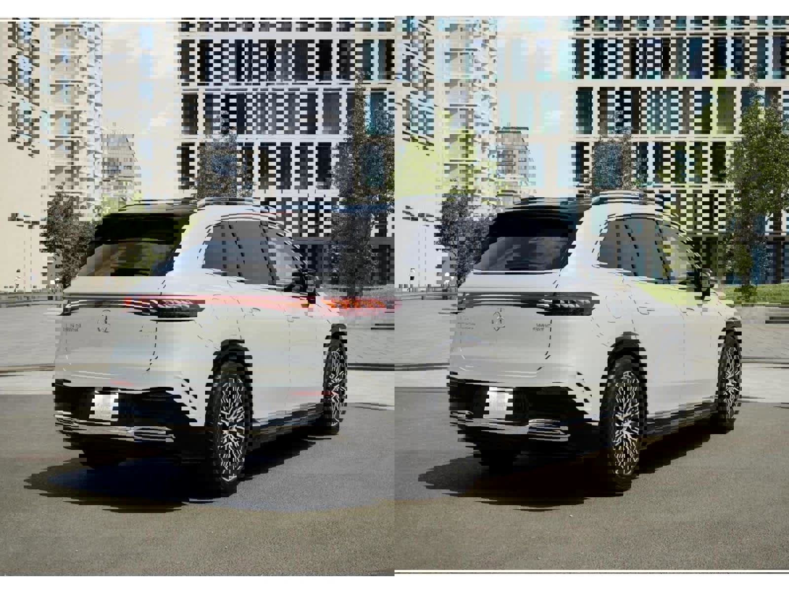 New 2026 Mercedes-Benz EQS 550 4MATIC SUV image 21