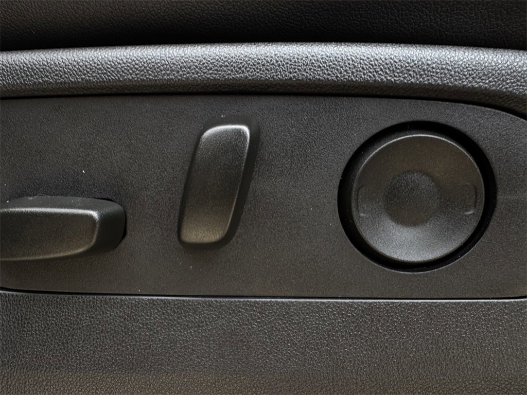 Used 2024 Chevrolet Silverado 2500 ZR2 w/ Technology Package image 27