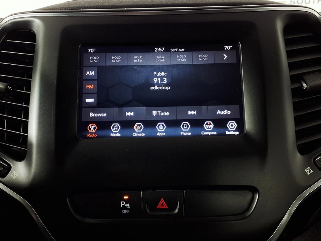 Used 2020 Jeep Cherokee Latitude Plus image 22