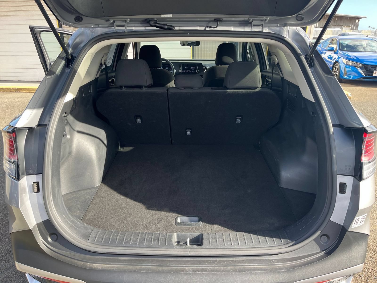 Used 2025 Kia Sportage LX FWD image 30
