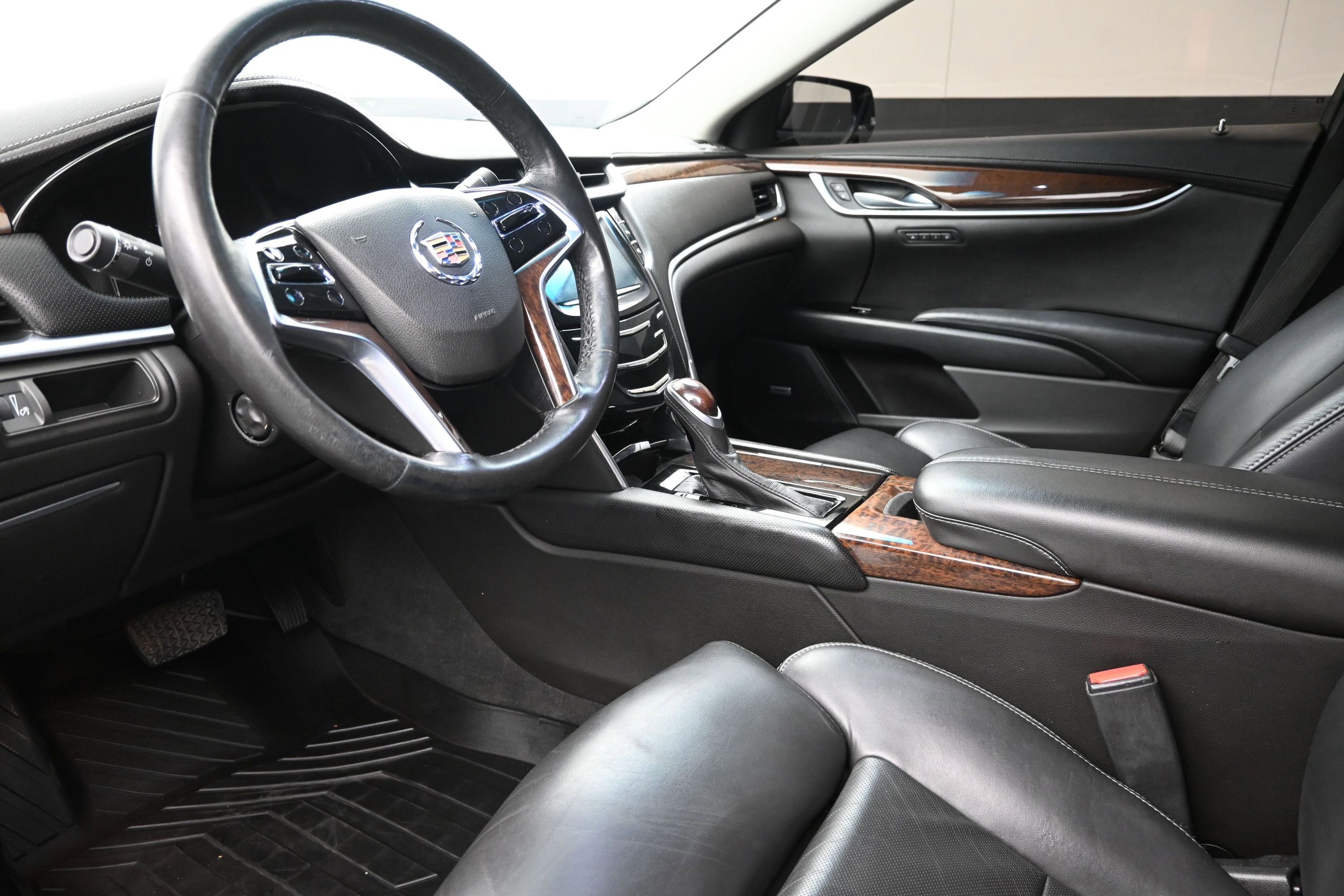 Used 2014 Cadillac XTS Luxury w/ Driver Awareness Package FWD image 10