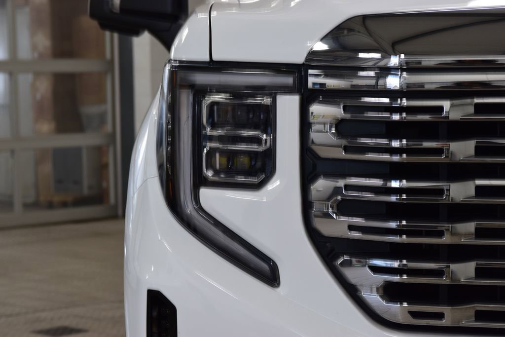 Used 2023 GMC Sierra 1500 Denali w/ Technology Package AWD/4WD image 12