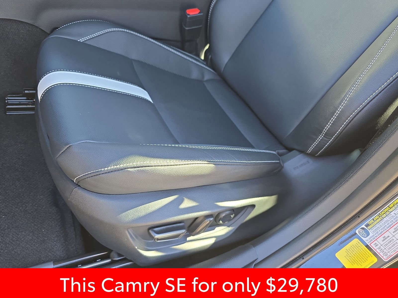 Used 2025 Toyota Camry SE image 34