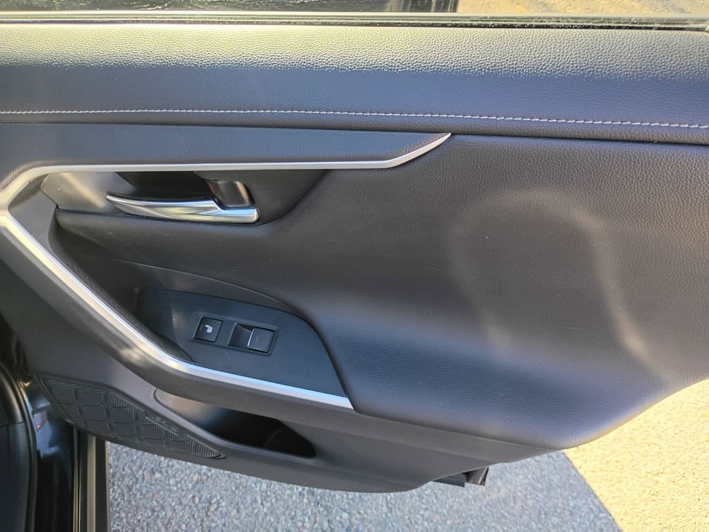 Used 2022 Toyota RAV4 Limited image 14